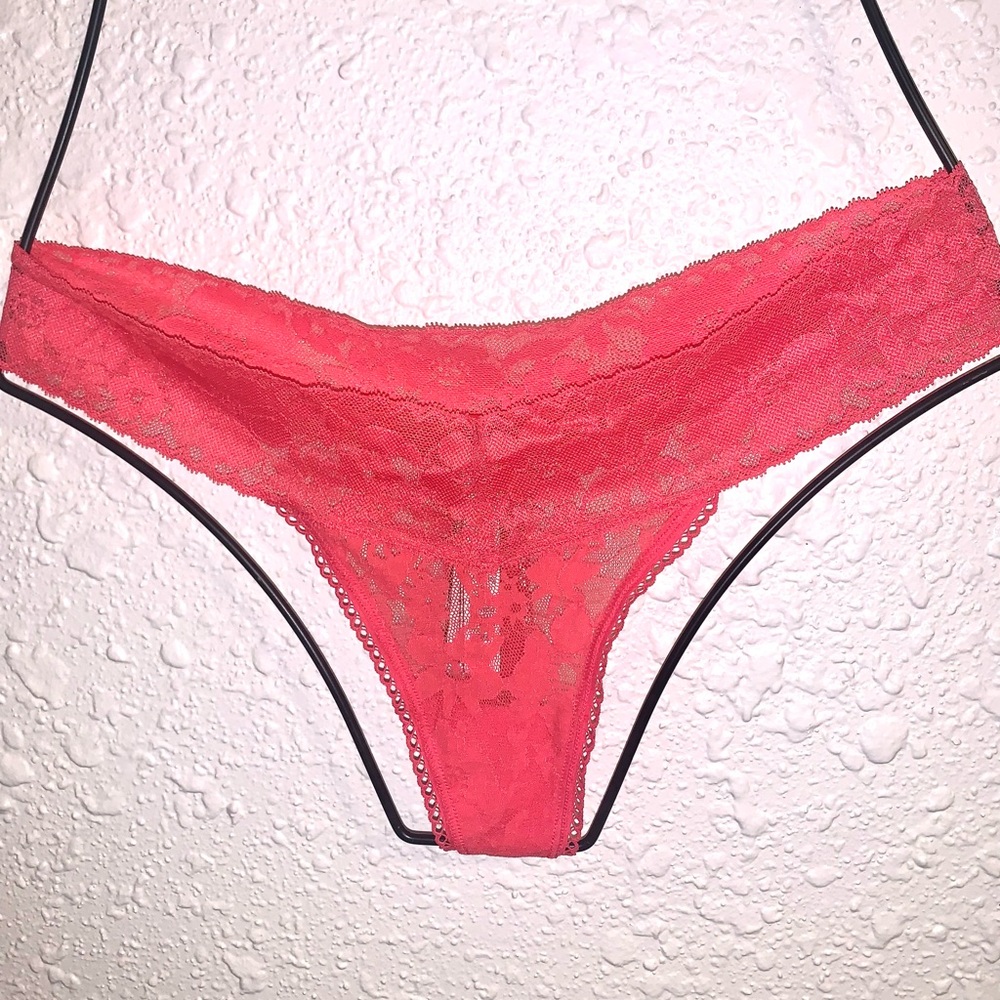 ✨ NWT Victoria’s Secret Thong